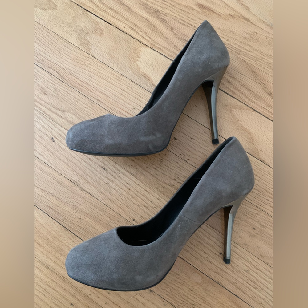 ZARA - Grey suede high heels w platform - size 8 - like new condition